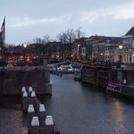 Hij staat er weer: de kerstbomenbrug op de 3e Waterkering (08 december 2018)