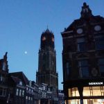Conjunctie van de (halve) maan en de Domtoren, Utrecht, 17 december 2018.