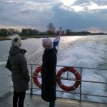 4 april 2019. Onderweg met de watertaxi naar Woudrichem. Anna en marian U.