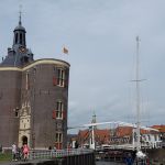 Enkhuizen. Ophaalbruggetje naast De Drommedaris gaat zo open, naar de Oude Haven.