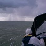 Markermeer. Buien ontladen zich in de richting van Lelystad.