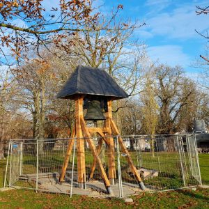 28 november 2020. De klokkenstoel op Buiten de Waterpoort is bijna klaar.