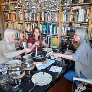 28 mei 2021. Asperges eten met Tessa en Barbara.