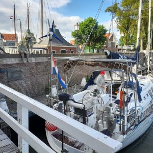 21 juni 2021. Afgemeerd In Hoorn bij de scheepjongens van Bontekoe (linksboven).