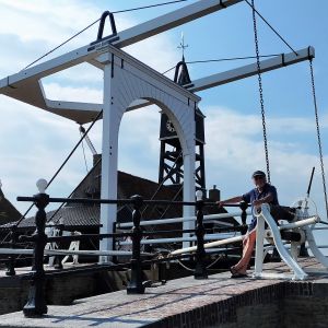 Hindeloopen. Onbezoldigd sluiswachter.