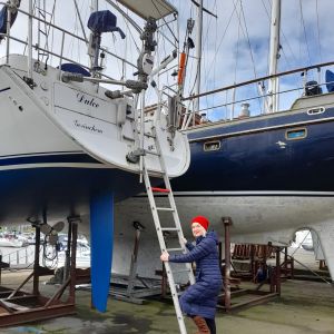 Numansdorp, 25 maart 2023. Het onderwaterschip zit weer keurig in de antifouling.