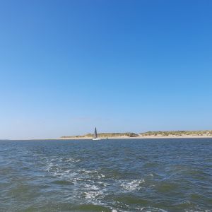 10 juli 2023. Vaarwel Vlieland, in de vaargeul bij de westkardinaal ZS11-VS2.ZS