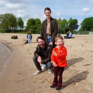 14 april 2024. Met Rommert, Lois en Nora op het Merwedestrandje.