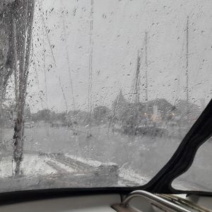 Enkhuizen. Na 38 dagen droogte regen en onweer op dinsdagavond 20 juni 2023.