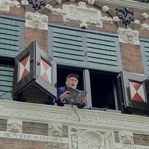 22 maart 2025. Voorlezen uit de gedichten van Tjitske Buwalda voor de mensen op straat.