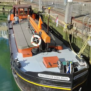 Maassluis, 2 oktober 2026. De 'Niets Zonder Gods Zegen' met schipper Lourens.
