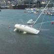 Jacht gestrand bij bunkersteiger St Peter Port