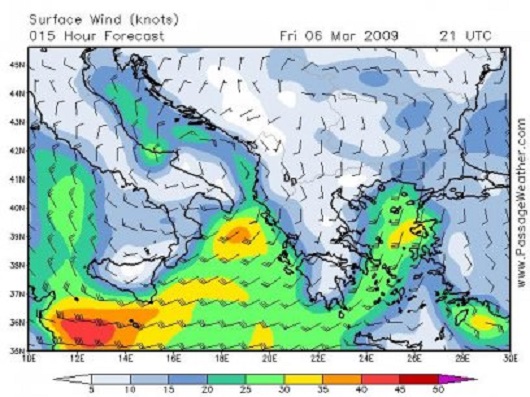 Sembach-analyse van vanochtend. Je ziet twee lagedrukgebieden (rode L) in het westelijk bekken van de Middellandse Zee. Die veroorzaken al die wind. Let ook op de bruingele S-tekens in Tunesië en Libië. Dat zijn zandstormen