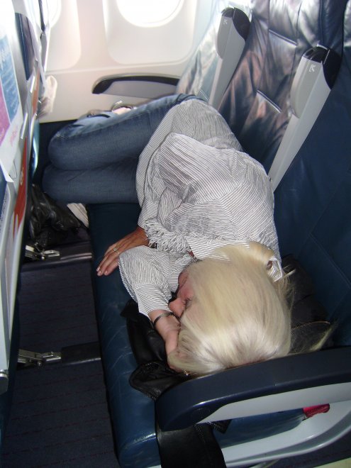 Zo weinig passagiers dat we over drie stoelen liggend kunnen slapen
