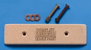 Op deze SSB-aardplaat staat een duidelijke waarschuwing hem niet te schilderen (foto opgestuurd door Fons)