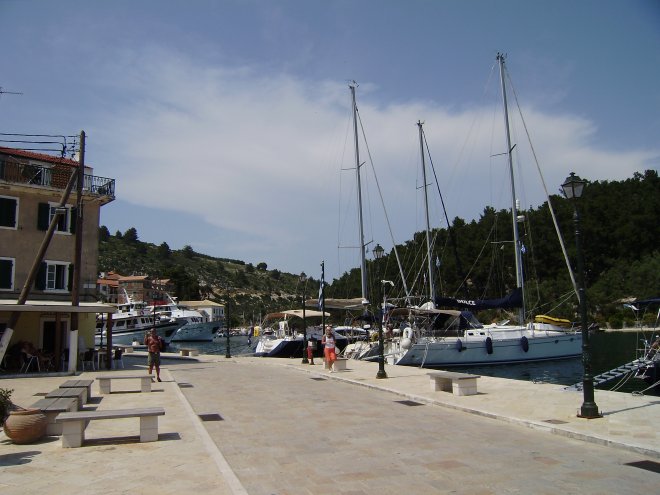 Dulce aan de kade bij het centrale pleintje van Gaios, Paxos