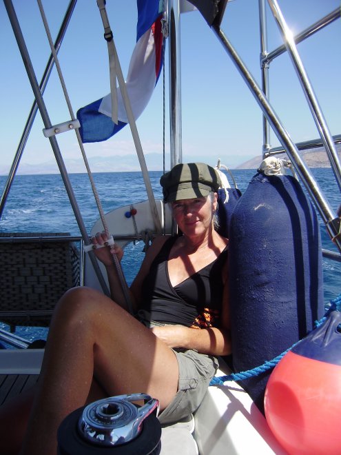 Ans in een hoekje genesteld tijdens de nogal saaie oversteek naar Korinthe