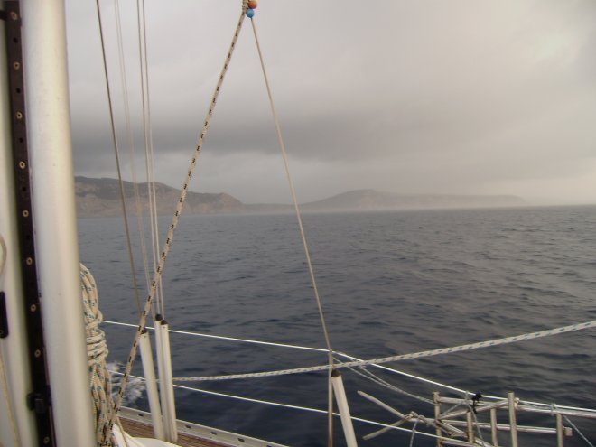 De onweersbui boven Peristéra komt snel op ons af