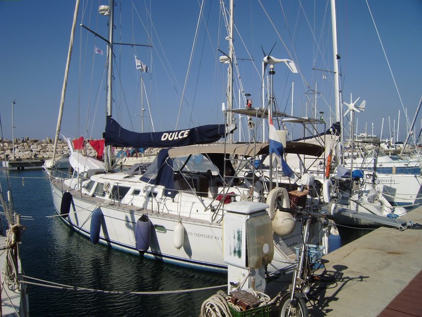 Dulce vanmorgen aan de steiger in Ashkelon. Rechts van ons ligt Kiara.
