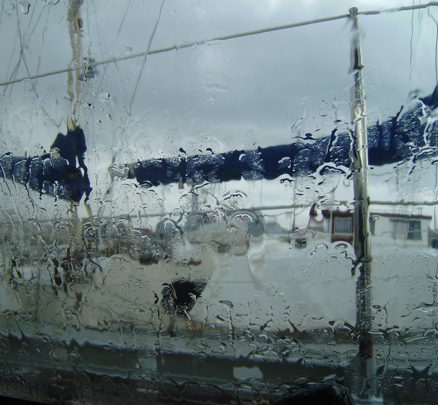 Regen striemt de ramen vanmorgen