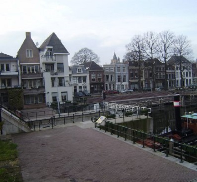 Terug in Gorcum in ons appartementje op de sluis