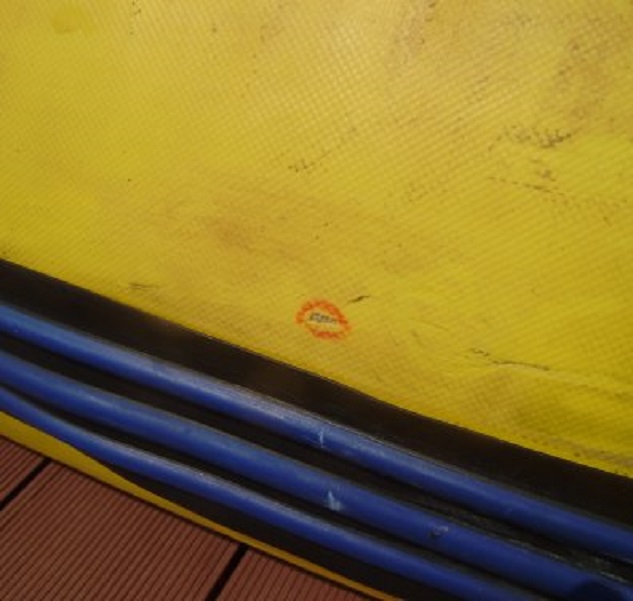 Het lek in de dinghy gevonden