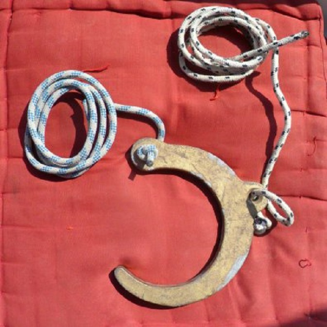 De handige haak uit Marmaris, om vreemde ankerkettingen van je anker te lichten