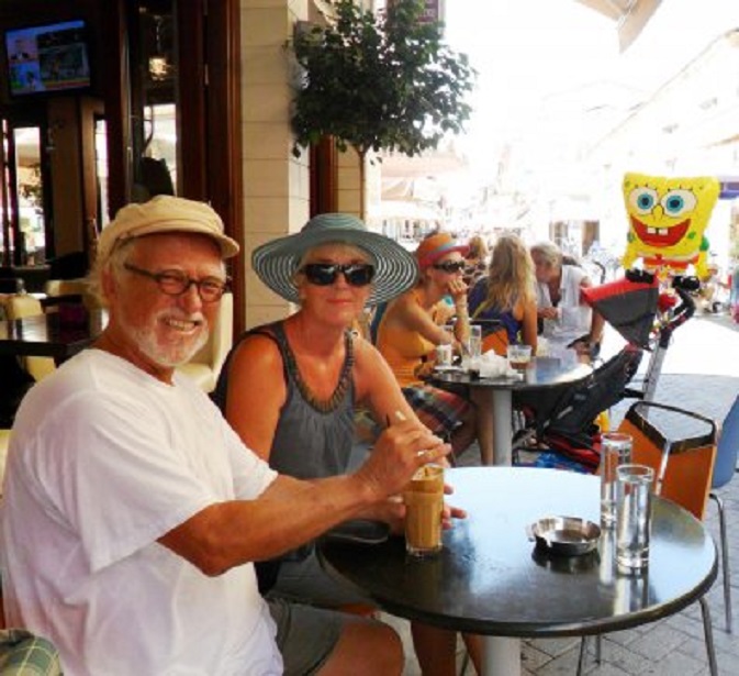 IJskoffie in het oude stadscentrum van Levkas