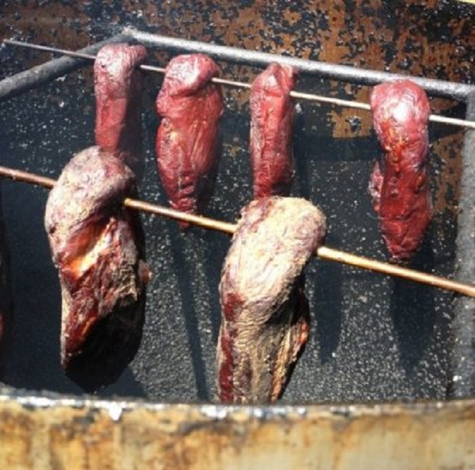 Ganzenborsten in een rookoven