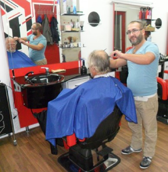 Bij de kapper op de Langendijk