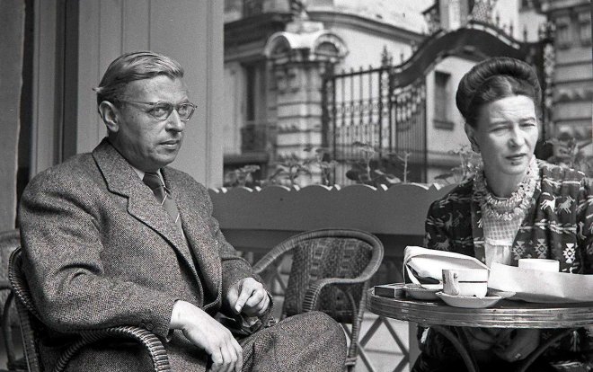 Jean-Paul Sartre en Simone de Beauvoir, Parijs, 1940. (foto: Sipa Press/Rex Features)