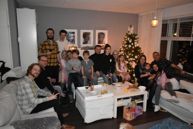 3e Kerstdag 2017. Vlnr. Bas, Jeff, Rommert, Jordin, Lisa, Floor, Thijs, Caelan, Michel, Esri, Barbara, Vajèn, Tessa, Lina-Mae, Nikita en Derrick. Liam was in slaap gevallen en Nicky en Pijke waren er nog niet.