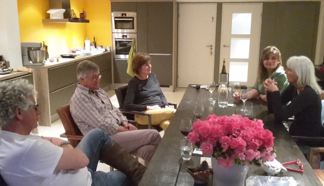 Gisteren een gezellige afscheidsavond voor de drie vertrekkersparen bij Joke & Lourens thuis. Vlnr. Wiger, Lourens, Joke, Arina en Anna.