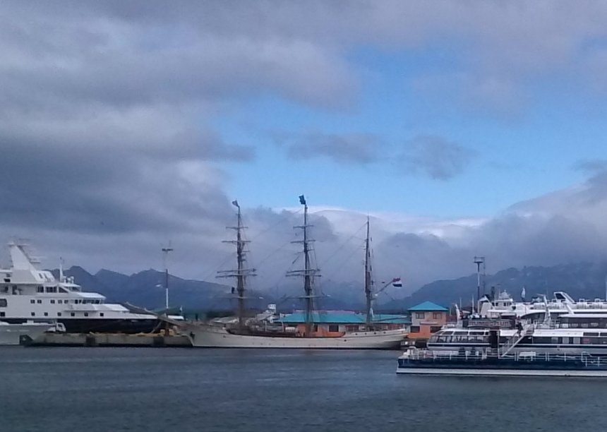 Bark Europa arriveerde vanmiddag in de haven van Ushuaia.