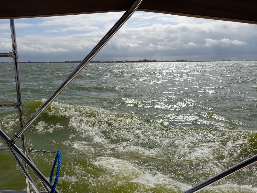Terugblik naar Hindeloopen.
