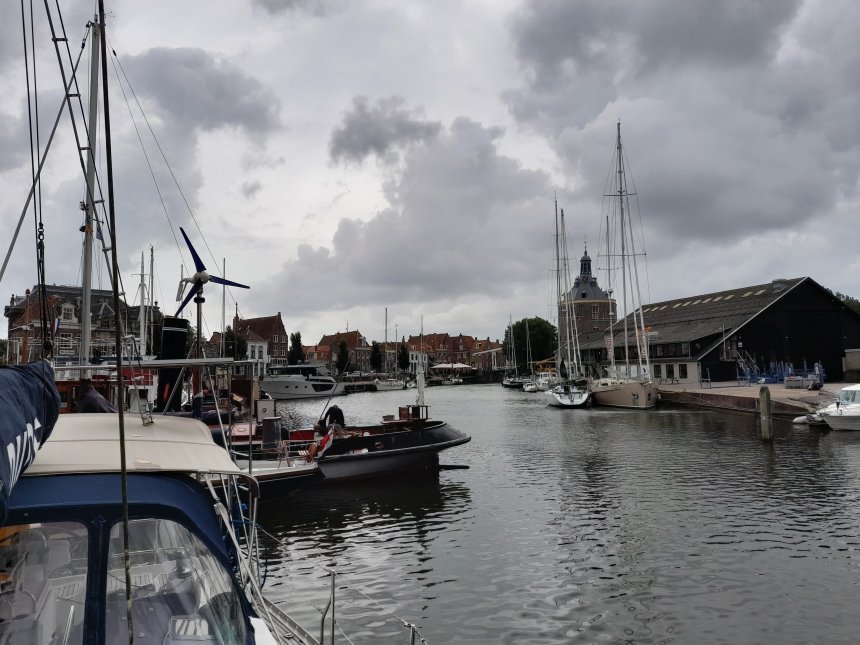 Vanochtend is het bewolkt maar droog in Enkhuizen.
