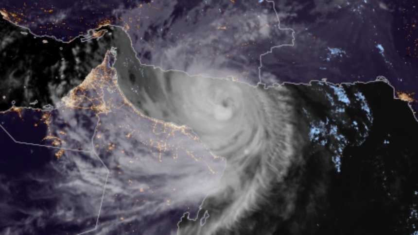 GeoSatelliet opname van Cycloon Shaheen op zaterdag 2 oktober 2021. (Credit: RAMMB/CIRA/CSU)