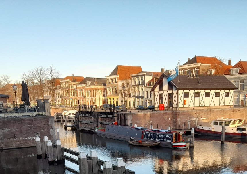 De Derde waterkering met de narrow boat.