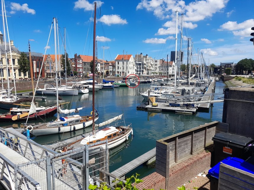 De Michiel de Ruijterhaven in Vlissingen. Dulce in de rode cirkel (foto van gisteren).