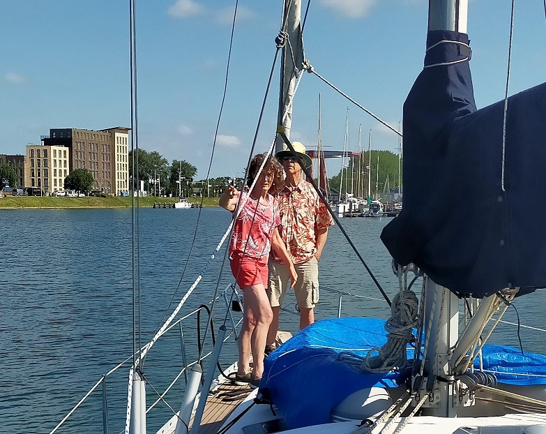 Wim & Angélique op het voordek bij de Keersluisbrug in Vlissingen, de eerste brug van het Kanaal door Walchreren.